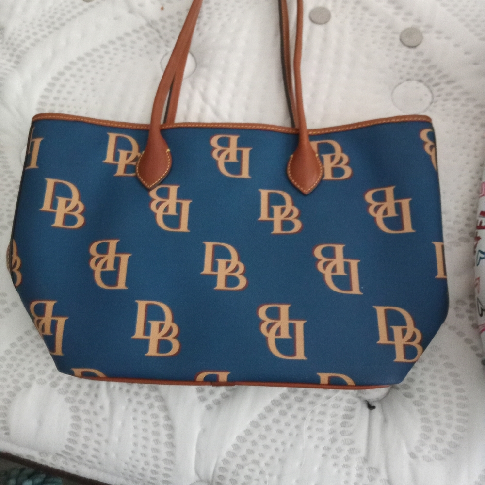Dooney& bourke